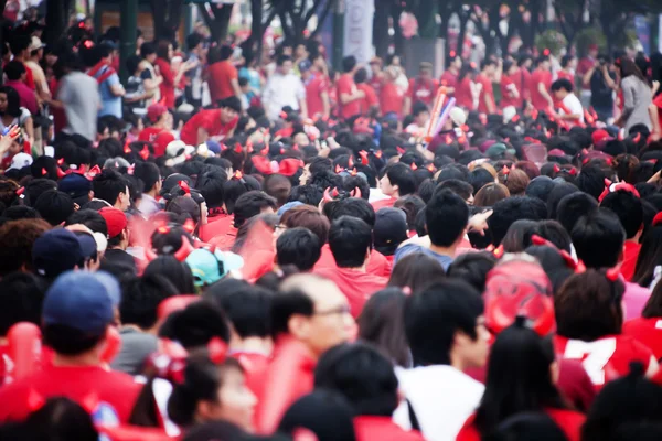 韓国ワールド カップ通り歓声を上げる群衆 — ストック写真