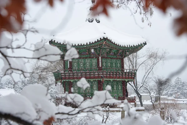 Pałac gyeongbokgung w zimie — Zdjęcie stockowe