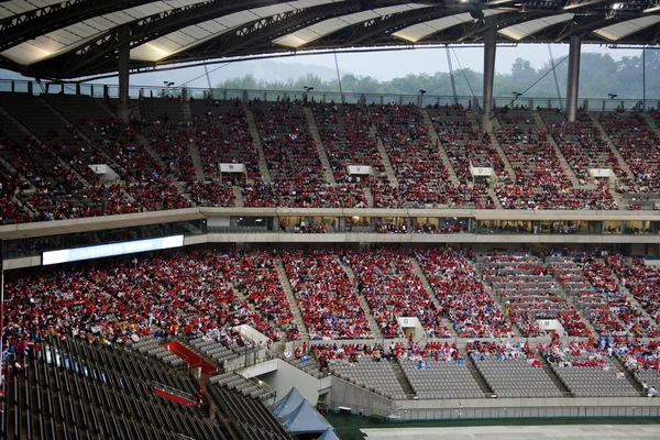 Animando a la multitud — Foto de Stock