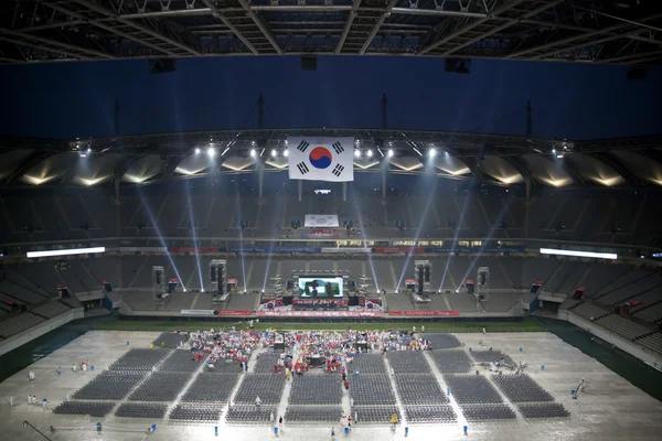 Multitud animadora en el estadio de la Copa del Mundo en Corea del Sur — Foto de Stock