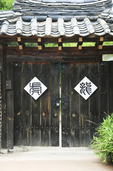 Doors at house  in  Seonbichon — Stock Photo, Image