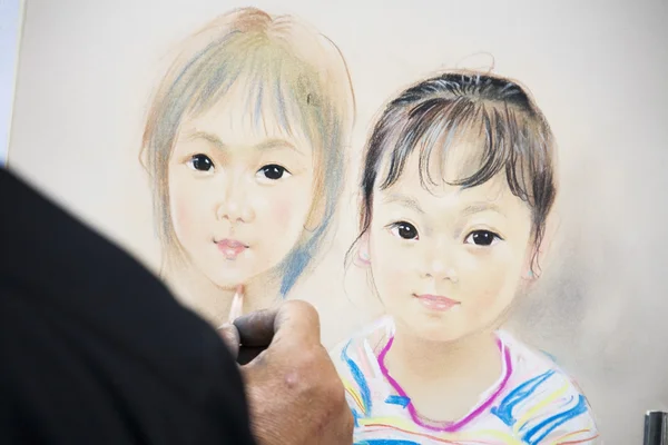 Artist paints a portrait of two children — Stock Photo, Image