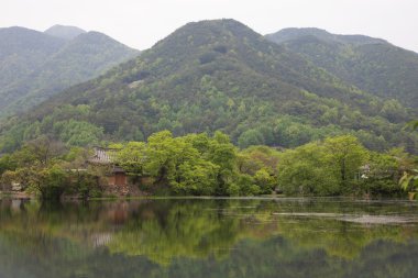 Ev Güney Kore'de Nehri üzerinde