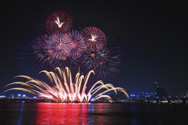 Uluslararası fireworks festival han nehrinde