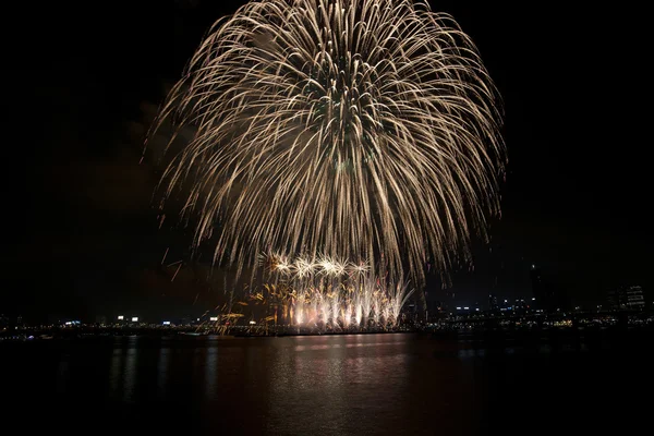 Festival internazionale dei fuochi d'artificio sul fiume Han — Foto Stock
