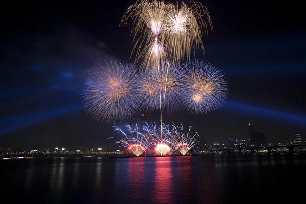 Festival internazionale dei fuochi d'artificio sul fiume Han — Foto Stock