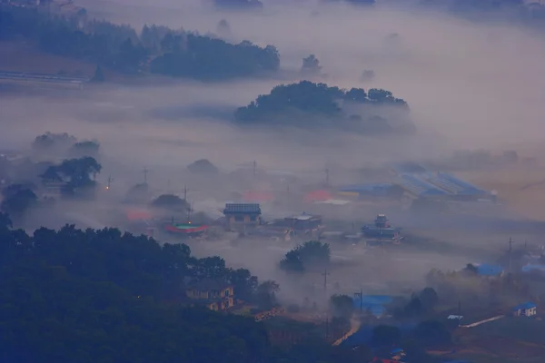 Nuvens sobre a paisagem — Fotografia de Stock