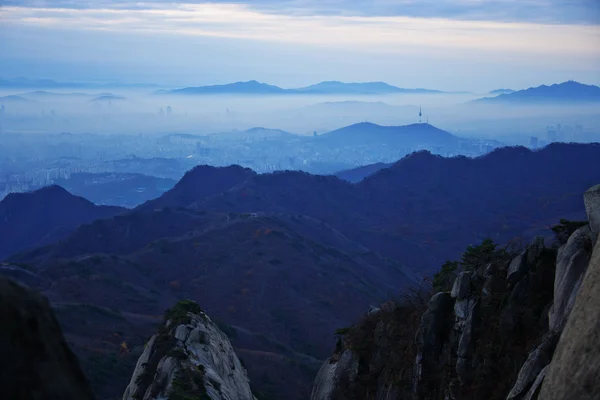 Ciudad en las montañas — Foto de Stock