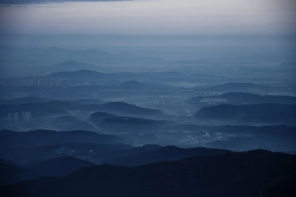 Cidade nas montanhas — Fotografia de Stock