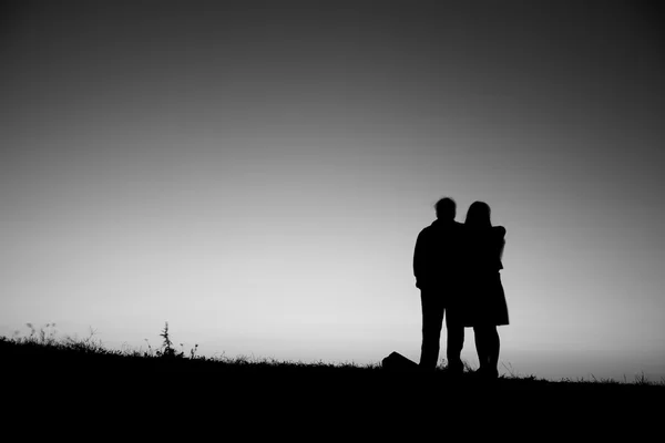 Céu noturno com as figuras de silhueta — Fotografia de Stock