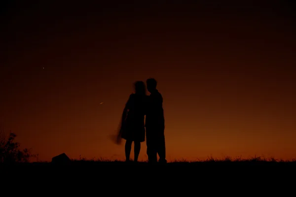 Cielo nocturno con las figuras de silueta — Foto de Stock