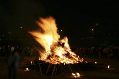 insanların ateş dolunay Festivali'nde yanmak.