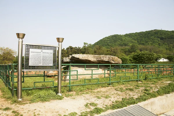 Dolmen kyrkogård — Stockfoto