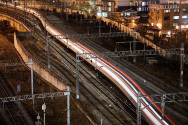 Seul demiryolu güzel gece manzarası