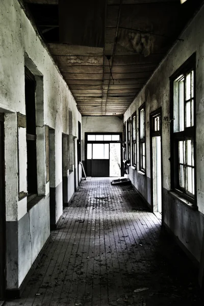 Edifício da escola destruída interior — Fotografia de Stock