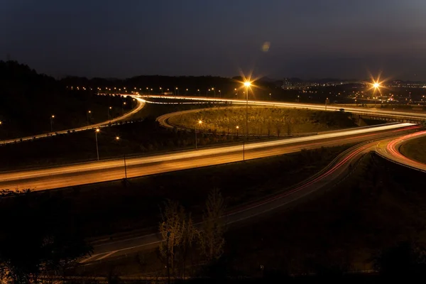 Motorvägen på natten — Stockfoto