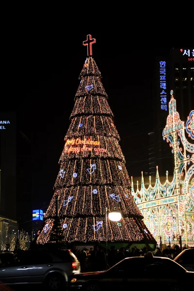 Gran árbol de Navidad —  Fotos de Stock