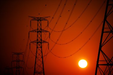 yüksek woltage satırları kuleleri