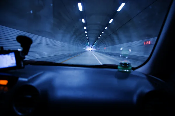 Autobahntunnelfahrt — Stockfoto