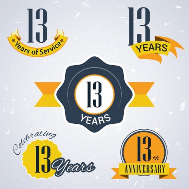 13 yaş 13 yıl hizmet. 13 yıl kutluyor, 13 yıl dönümü - retro vektör pulları ayarlayın ve iş için mühür