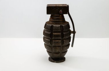 Beyaz arkaplanda sahte el bombası izole edildi