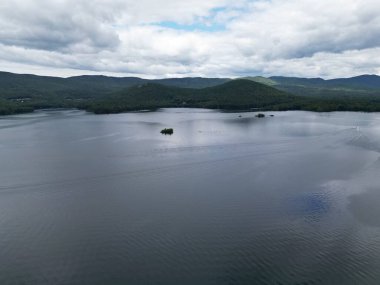 Adalar ve Squam Gölü yaz boyunca insansız hava aracı ile tepemizde.