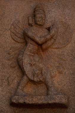 Hazaara Rama Tapınağı duvarındaki Garuda duvar resmine yakından bakınız: Hampi, Karnataka, Hindistan - 1 Şubat 2022