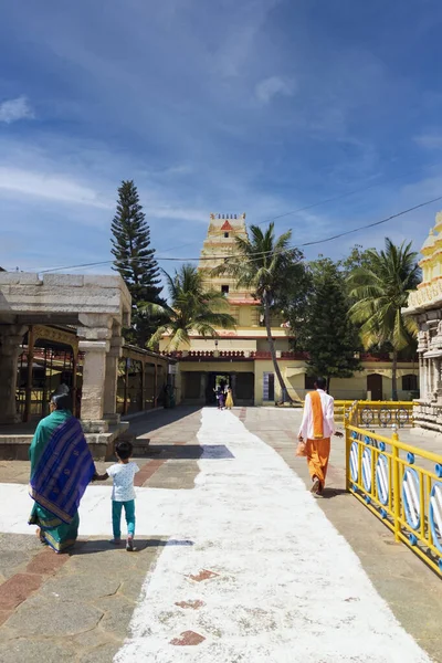 Lange Schot Uitzicht Ingang Sangameshwar Tempel Verticale Frame Kudala Sangam — Stockfoto