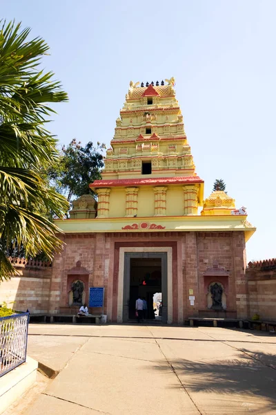 Długi Widok Wejścia Gopura Sangameshwar Świątyni Pionowej Ramie Kudala Sangam — Zdjęcie stockowe