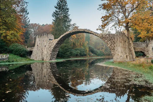 Ponte Aparência Única Rakotzbrucke Também Chamada Devils Bridge Saxônia Alemanha — Fotografia de Stock