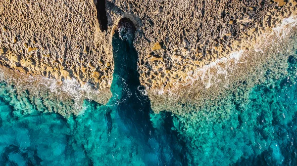 Вид Воздуха Скалистое Побережье Мальта Бирюзовая Чистая Вода Средиземного Моря — стоковое фото