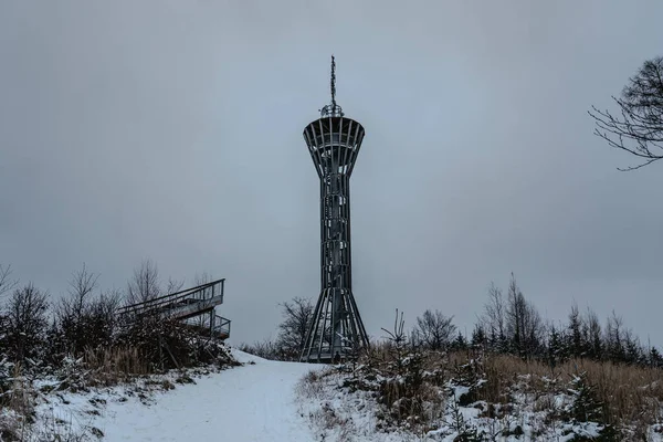 Μοναδικό Σύγχρονο Παρατηρητήριο Πύργος Που Ονομάζεται Spulka Στην Κεντρική Βοημία — Φωτογραφία Αρχείου