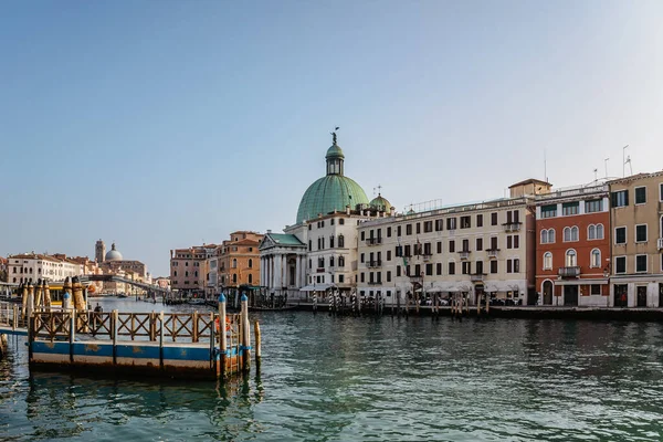 Canal Grande Venedig Italien Typisk Båt Transportering Utsikt Över Vaporetto — Stockfoto