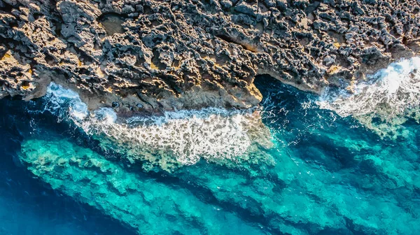 Вид Воздуха Скалистое Побережье Мальта Бирюзовая Чистая Вода Средиземного Моря — стоковое фото