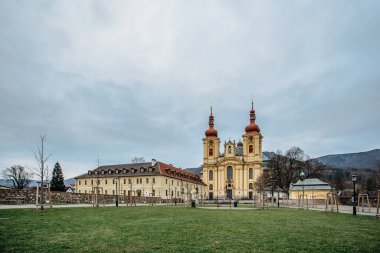 Hejnice Manastırı, Çek Cumhuriyeti. Libverda Spa Resort yakınlarındaki Eğitim, Konferans, Hac Merkezi. Barok Kilisesi, Bakire Meryem 'in Ziyareti Bazilikası..