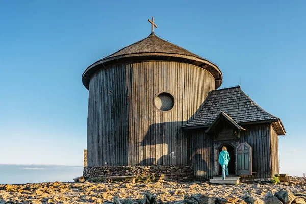 Antiga Igreja Madeira Topo Snezka Montanha Mais Alta República Tcheca — Fotografia de Stock