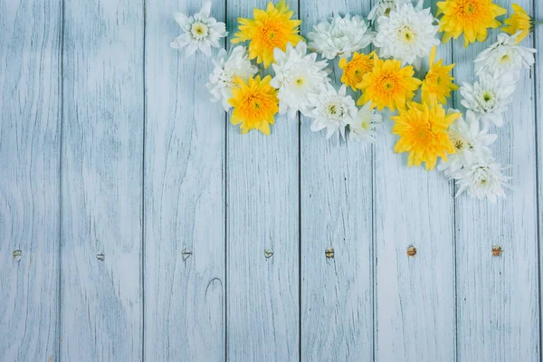 Colección Papel Pintado Flores Primavera Con Crisantemo Blanco Amarillo Madera — Foto de Stock