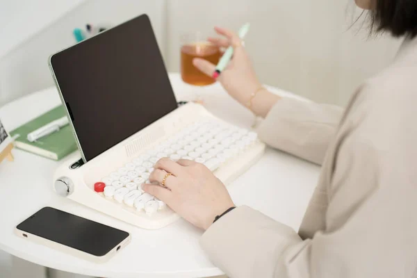 Asian Business Writer Woman Meeting Online Typing Use Retro Keyboard — Stock Photo, Image