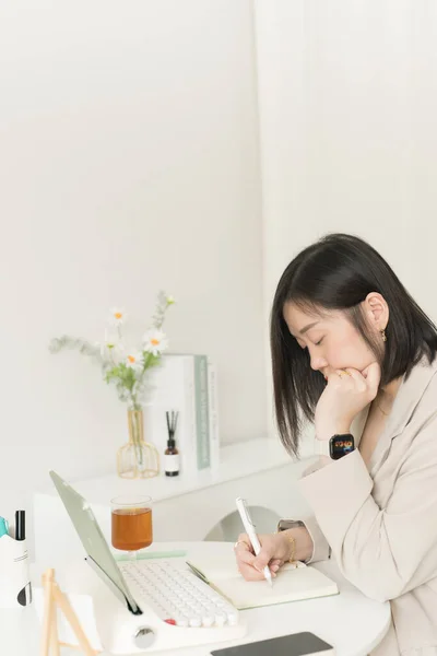 Asian Business Writer Woman Writing New Her Idea Book — Stock Photo, Image