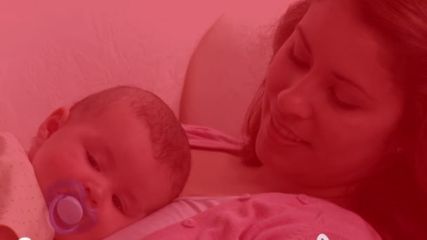 Animatie Van Witte Harten Glimlachende Blanke Vrouw Met Haar Baby — Stockvideo
