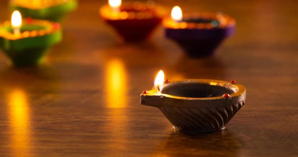Video Glödande Tända Diwali Ljus Träytan Diwali Ljusfest Nytt Tradition — Stockvideo