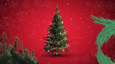 Yılbaşı ağacına dönüşme ve kırmızı zemine kar yağma animasyonu. Noel, kış, gelenek ve kutlama konsepti dijital olarak oluşturulmuş video.