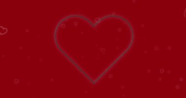 Kırmızı kalplerin yüzen simgelerinin animasyonu ve kırmızı zemin üzerinde neon kalp. Sevgililer Günü, romantizm ve aşk konsepti dijital olarak oluşturulmuş video.
