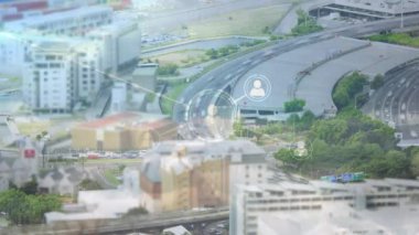 Şehir manzarası üzerindeki bağlantı ağının animasyonu. küresel sosyal medya, bağlantılar, veri işleme ve dijital arayüz kavramı dijital olarak oluşturulmuş video.