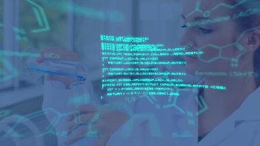 Kadın bilim adamları laboratuarında veri işleme animasyonu. küresel güvenlik, veri işleme, bilim, dijital olarak üretilen video.