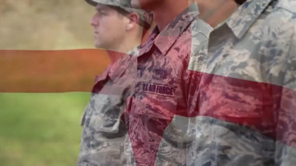 Ngiliz Bayrağının Askerler Üzerinde Canlandırılması Küresel Vatanseverlik Silahlı Kuvvetler Koruma — Stok video