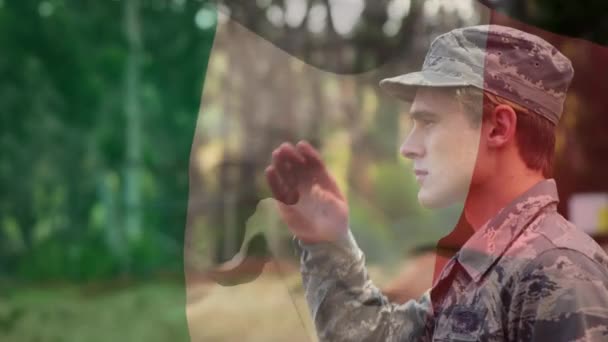 Анімація Прапора Італії Над Солдатом Глобальний Патріотизм Збройні Сили Концепція — стокове відео