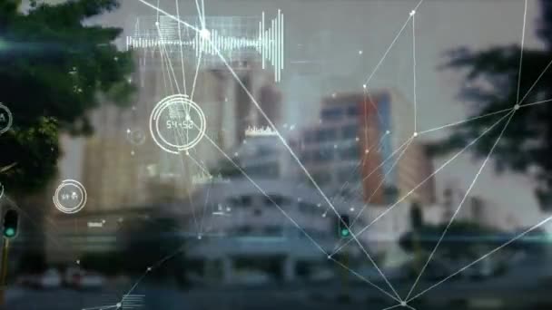 城市景观上连接网络的动画 全球社交媒体 数据处理和数字视频接口概念 — 图库视频影像