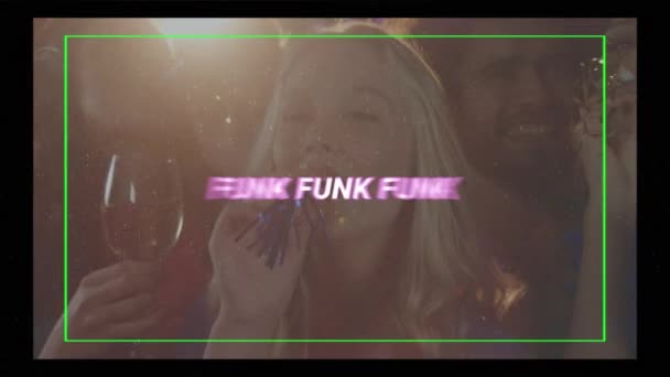 Animation Funk Vit Text Med Rosa Kors Och Gröna Linjer — Stockvideo