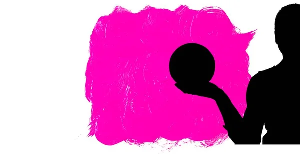 白い背景にピンクのペイントブラシストロークに対する女性ハンドボールプレーヤーのシルエット スポーツと競争の概念 — ストック写真